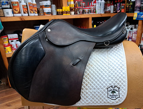 Black Country Solare Jump Saddle 18"
