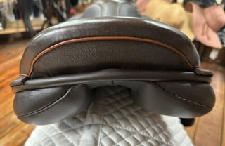 2018 Black Country Vinici Solare Monoflap Jump Saddle - 17"