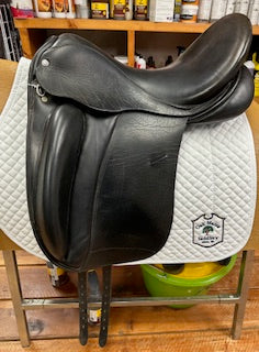 Custom Wolfgang Solo Dressage saddle - 18"