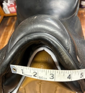 Custom Wolfgang Solo Dressage saddle - 18"