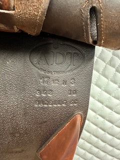 Arc De Triomphe Gazelle close contact saddle - 17.5"