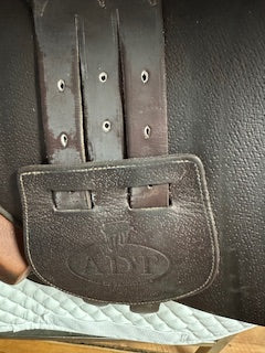 Arc De Triomphe Gazelle close contact saddle - 17.5"
