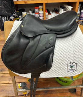 2013 Voltaire Lexington Monoflap Jump Saddle - 17.5"