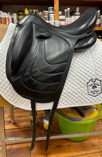 2018 Devoucoux MakilaHarmone Dressage Saddle - 16.5"