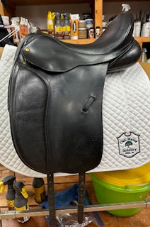 Black Country Eloquence Dressage saddle - 17"
