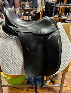Black Country Eloquence Dressage saddle - 17"