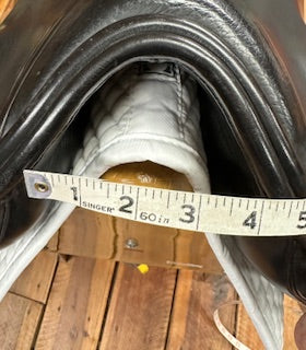 Black Country Eloquence Dressage saddle - 17"