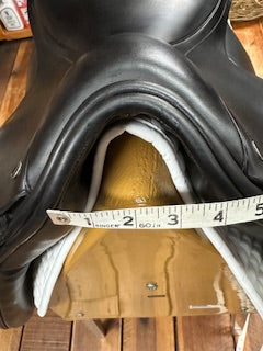 2006 County Competitor Dressage Saddle - 17.5"