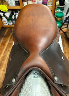 2016 Butet Saumur Close Contact Jump Saddle - 17"